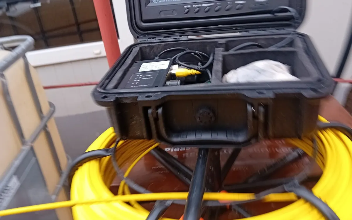 Camera de inspecție video, în geanta de transport